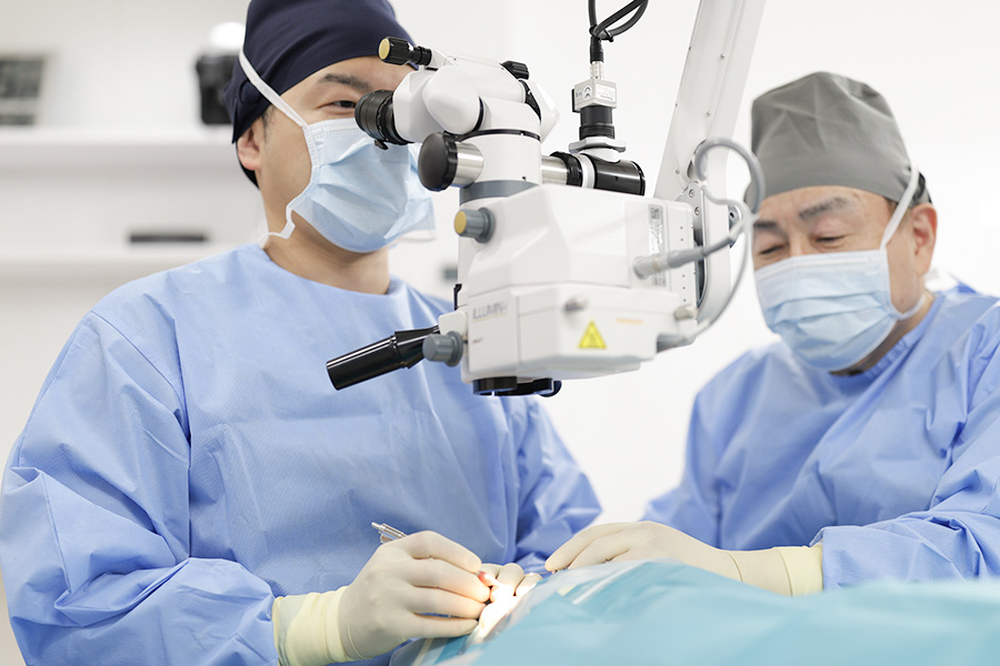眼科専⾨病院で培った技術と最新の設備による手術
